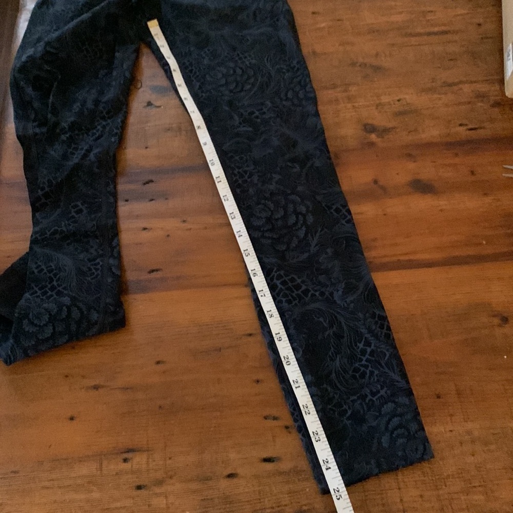 LuLulemon Wunder Under Navy Floral Mesh Trim Leggings Sz 4 - Picture 7 of 8